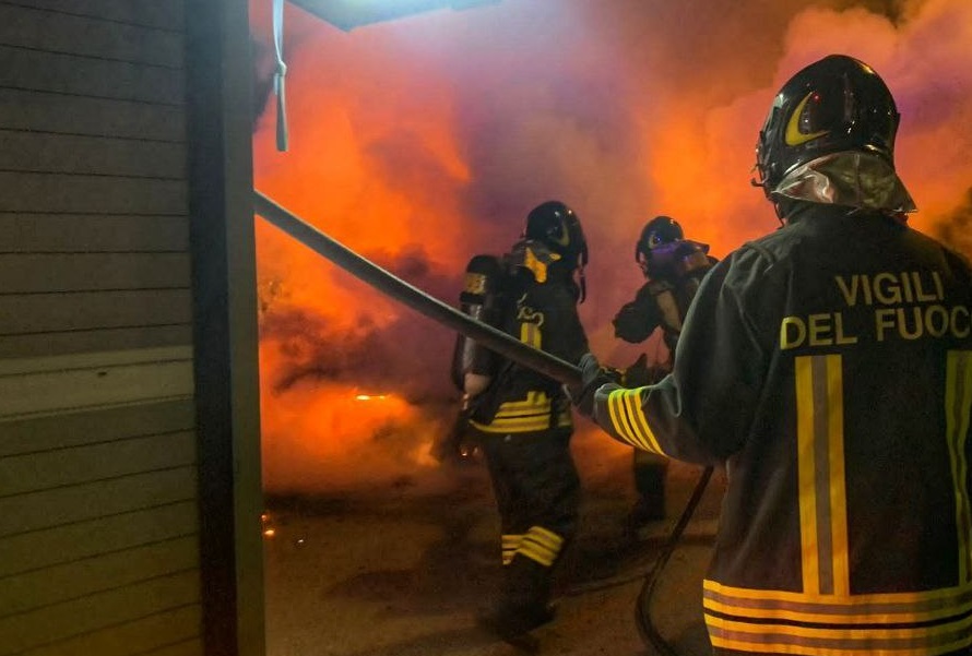 Superlavoro Nella Notte Di Capodanno Per I Vigili Del Fuoco Terre