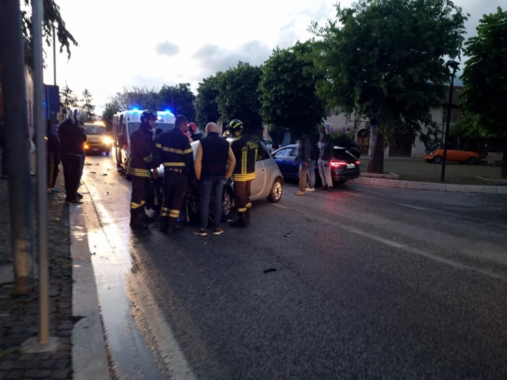 Violento Impatto Tra Due Auto A Cappelle Dei Marsi Foto Terre Marsicane