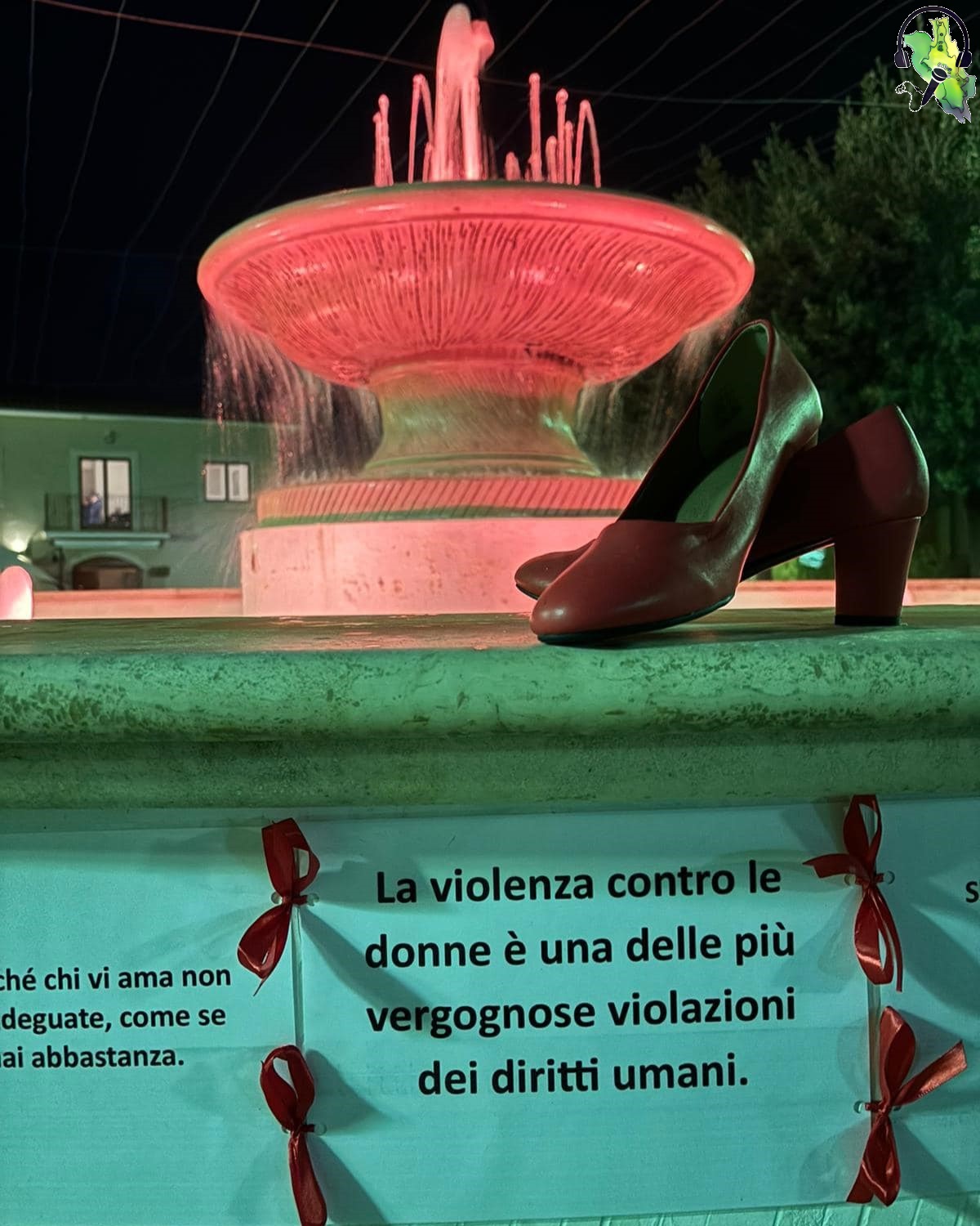 La Pro Loco di Lecce nei Marsi accende di rosso la fontana del paese per  dire “no” alla violenza contro le donne - Terre Marsicane