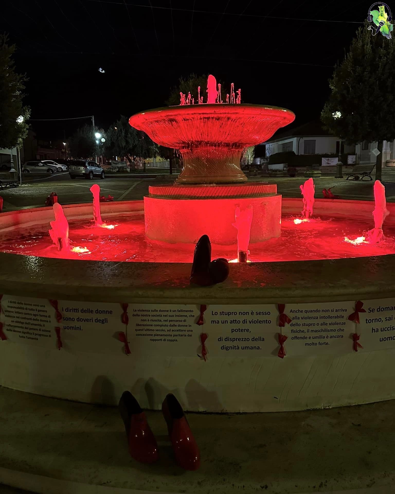 La Pro Loco di Lecce nei Marsi accende di rosso la fontana del paese per  dire “no” alla violenza contro le donne - Terre Marsicane