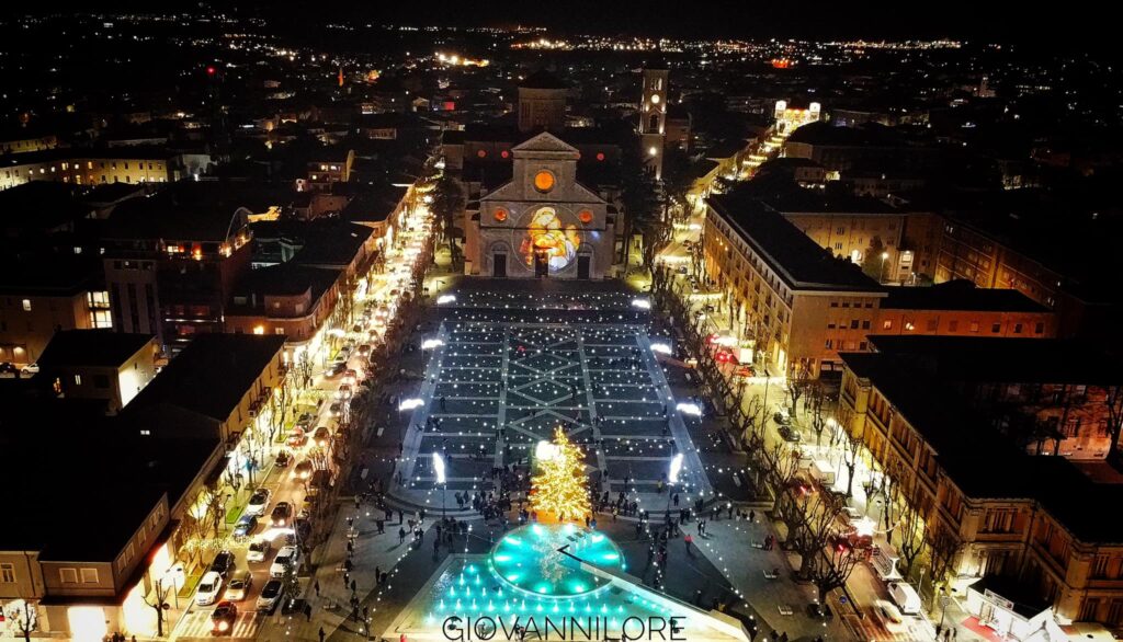 Inaugurate le luminarie natalizie