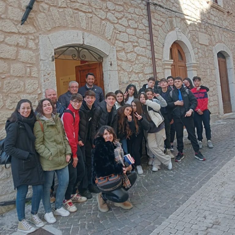 Studenti dell'Istituto di Sant'Andrea di Garigliano||