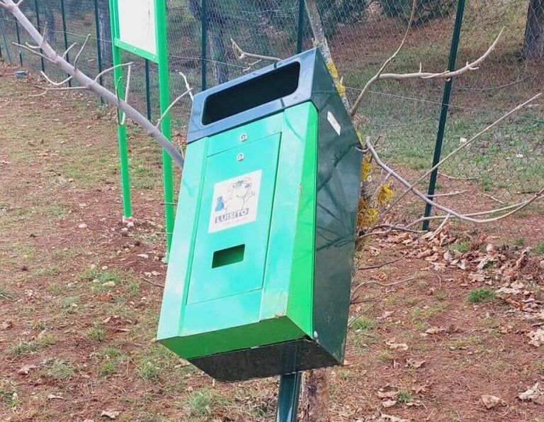 Incivili scatenati nell'area cani di Avezzano nord