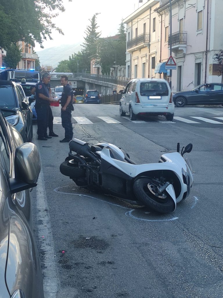 Medico travolto in scooter nel centro di Avezzano