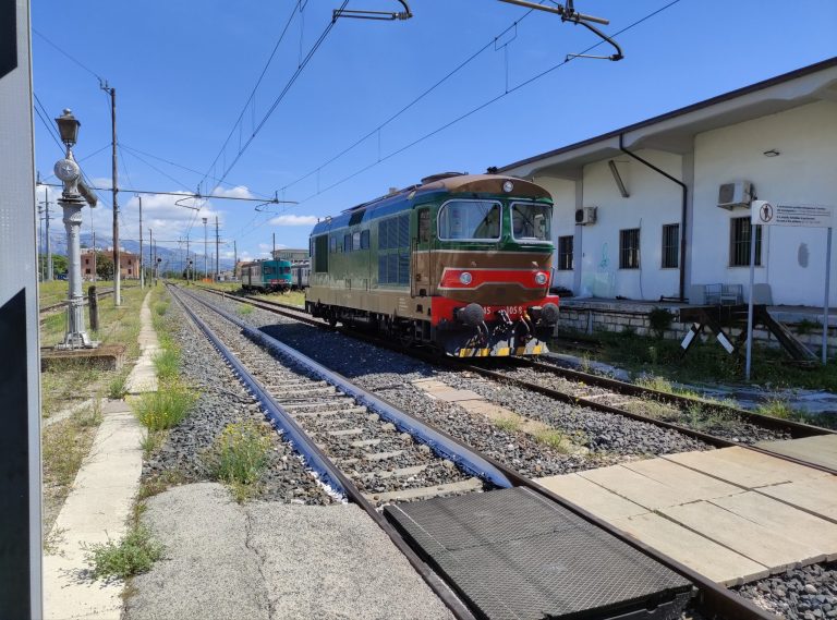 Avezzano: sui binari arriva una locomotiva degli anni '70