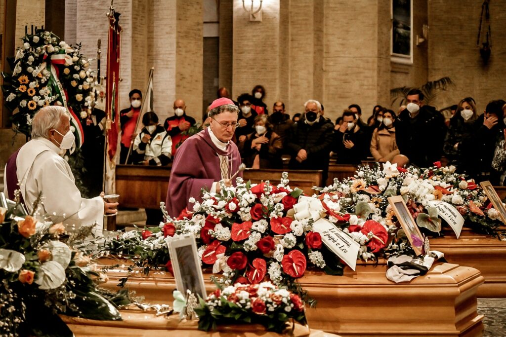 ||||||||||||||L'ultimo saluto ai 4 escursionisti avezzanesi|L'ultimo saluto ai 4 escursionisti avezzanesi||||||||||