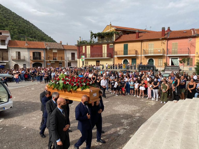 Beccati a vandalizzare un treno sulla Roma-Avezzano