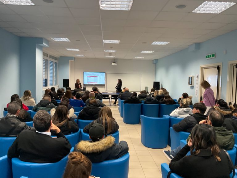 Al Liceo "Vitruvio" di Avezzano laboratori ed entusiasmo in occasione del primo Open day||||||||