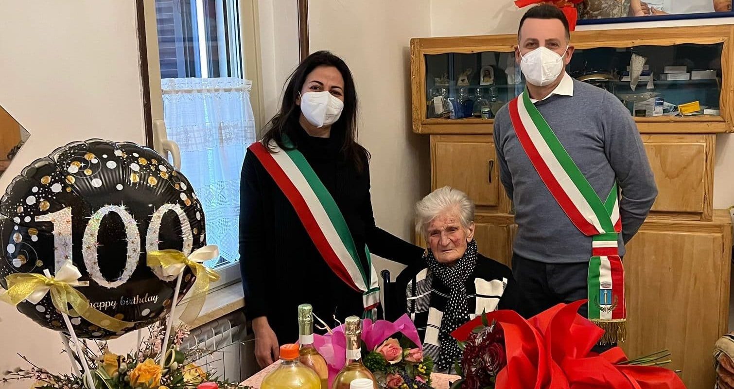 Nonna Annunziata compie 100 anni