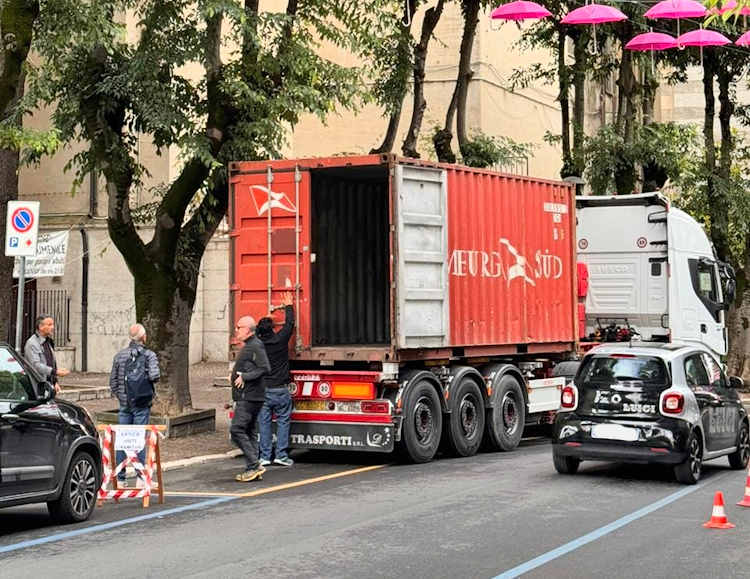 C'è anche un radiografo da dentista tra i beni inviati in 46 container da Africa Mission Cattedrale di Avezzano in Madagascar