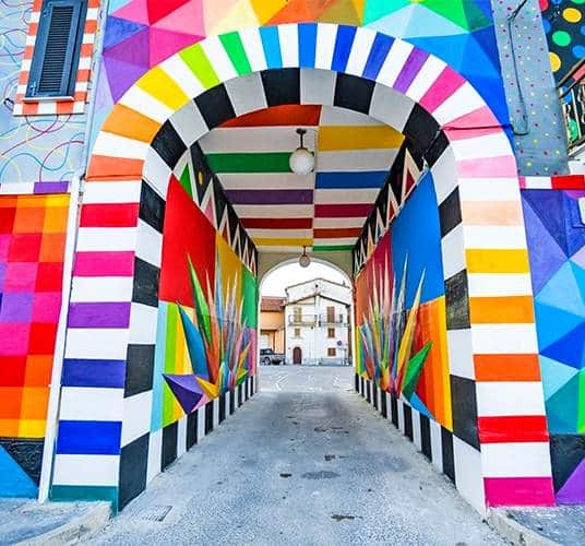 Borgo Universo per il Parkinson: a spasso tra i murale del paese delle meraviglia tra arte, sport e resilienza