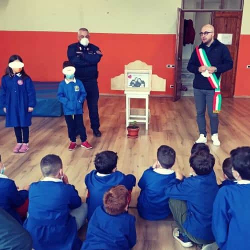 Un albero per il futuro: i Carabinieri Forestali consegnano l'Albero di Falcone ai bambini di Collelongo