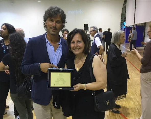 Il consigliere regionale di Abruzzo Pierpaolo Petrucci e la scrittrice Maria Assunta Oddi alla cerimonia di premiazione concorso Mario Arpea||||