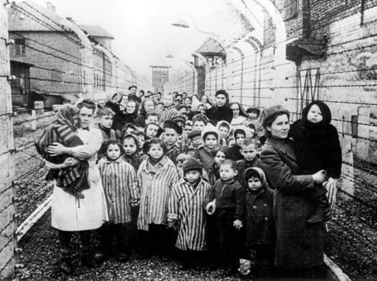 La scrittrice Maria Assunta Oddi rievoca i luoghi della memoria con i bambini di Terezin