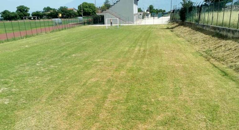 A disposizione dei ragazzi di Trasacco il campetto da calcio accanto allo stadio: "Vietato giocare a pallone in mezzo all'Ara"