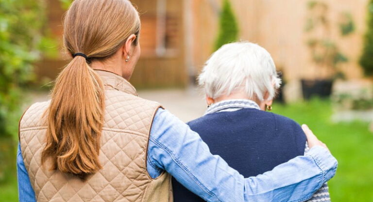 Vaccinazioni caregiver e familiari di persone vulnerabili: precisazioni per l'iscrizione sulla piattaforma regionale