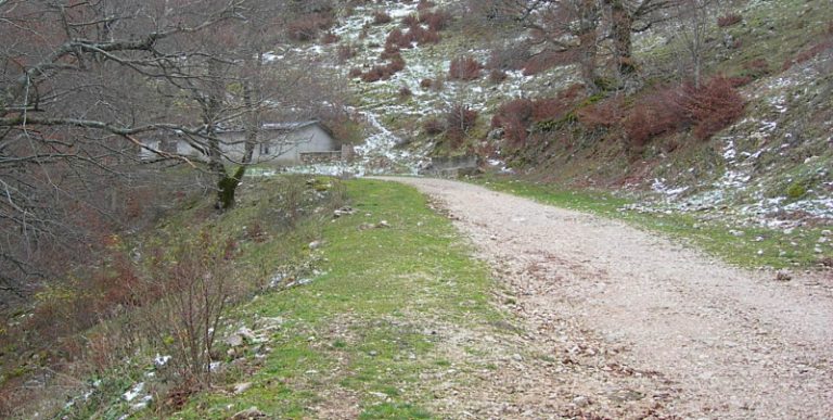 Rischio frane: chiusa la strada per il Rifugio Cerasoli a Civitella Roveto