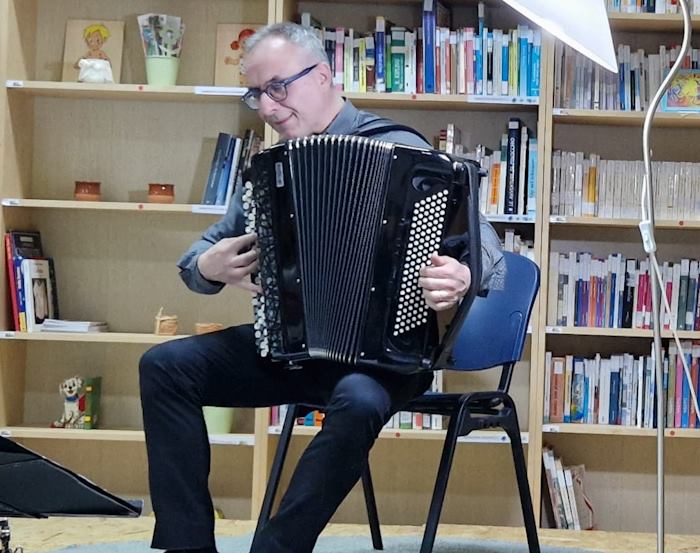 Il fascino della fisarmonica presso la biblioteca “Collodi - Marini” di Avezzano con il maestro Massimiliano Pitocco|||