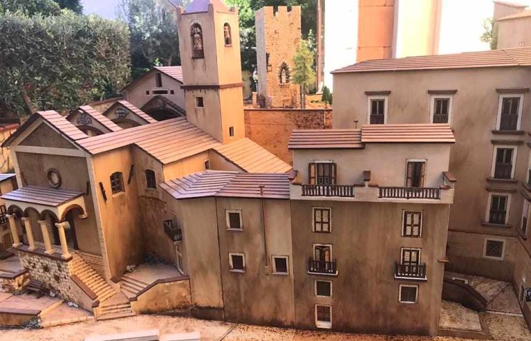 Spettacolare riproduzione in miniatura del centro storico di Corcumello