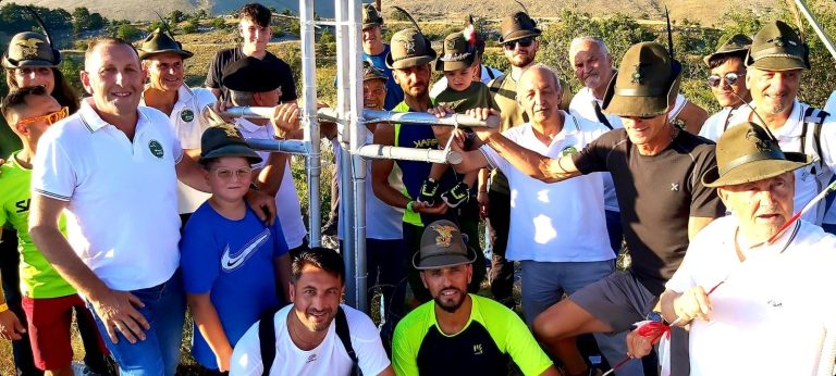 Gli Alpini di Pescina posano la Croce sulla cima del Monte Parasano