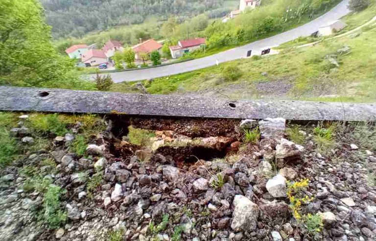 Crollo lungo il percorso di Fonte d'Appia a Bisegna: organizzata una giornata di volontariato per la ricostruzione