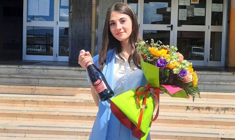 Denisa Rotila del Liceo "Benedetto Croce" di Avezzano ottiene tre diplomi con il massimo dei voti|