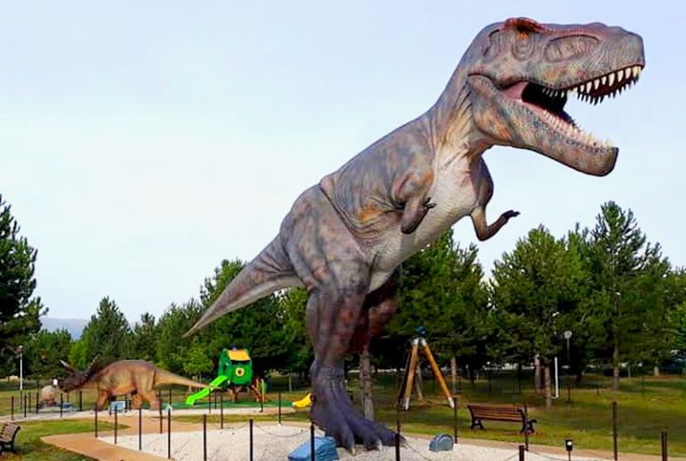 Al via la manutenzione e riparazione dei dinosauri del Dinopark di Avezzano