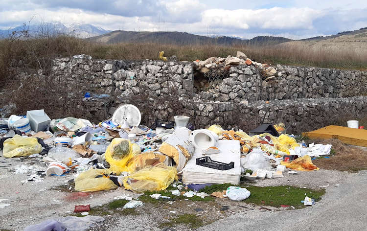 Di nuovo una discarica a cielo aperto nei Piani Palentini