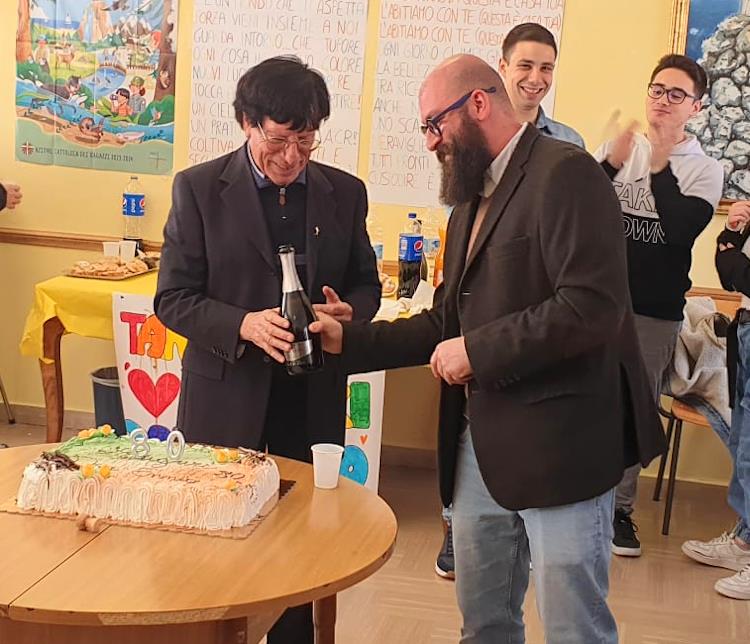 La comunità parrocchiale della SS Trinità di Avezzano festeggia gli 80 anni di don Ennio Tarola|||