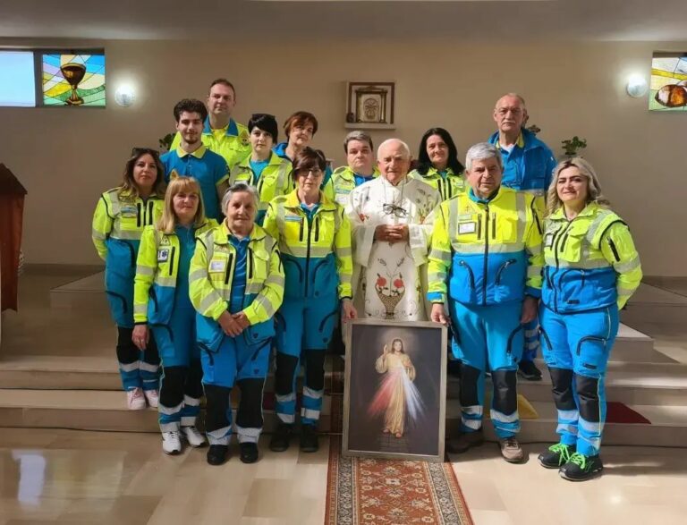 56 anni di sacerdozio per don Francesco Iulianella, Misericordia San Benedetto dei Marsi: "Che il Signore ti accompagni con la sua grazia"