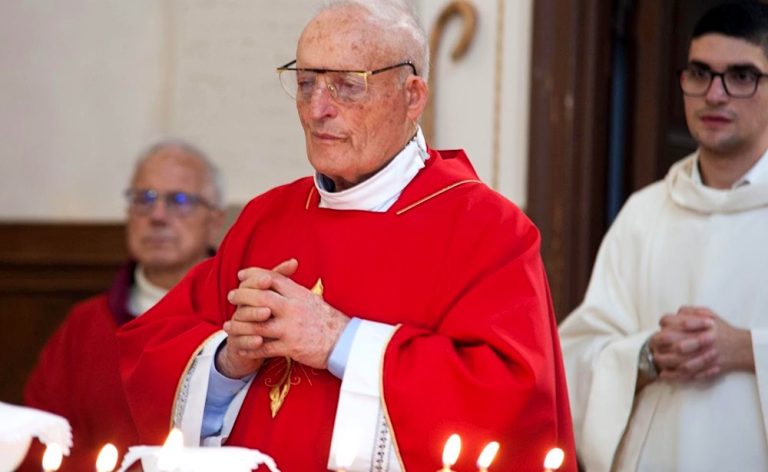 La cerimonia per i 60 anni di sacerdozio di don Pietro Asci presso la chiesa di San Michele Arcangelo di San Pelino