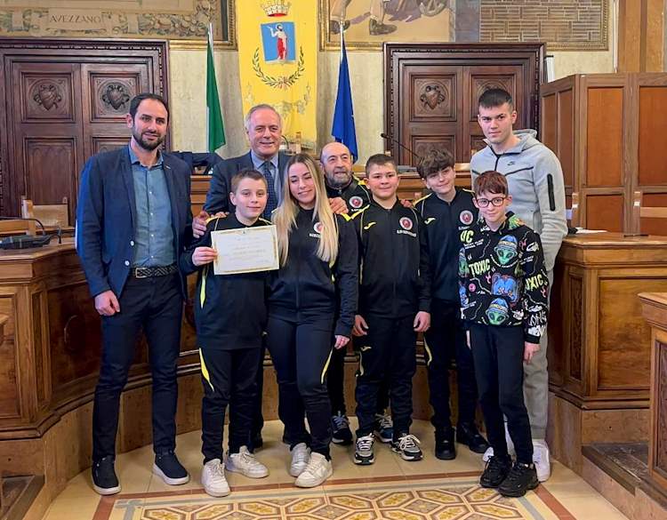 L'atleta Edoardo Ceccarelli dell'Asd "Il Salice" premiato presso il municipio di Avezzano per i brillanti successi sportivi conseguiti||||||||