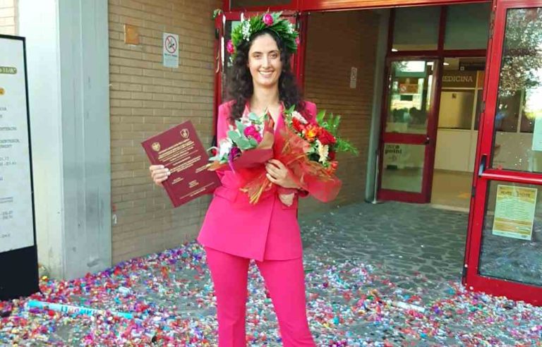 Congratulazioni a Elena Pecce neo laureata con un brillante 110 e lode in Medicina e Chirurgia