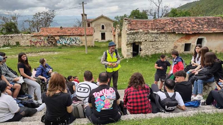 Escursione degli studenti dell'IIS "De Titta - Fermi" di Lanciano presso il geosito di Monte Serrone a Gioia dei Marsi||||||||