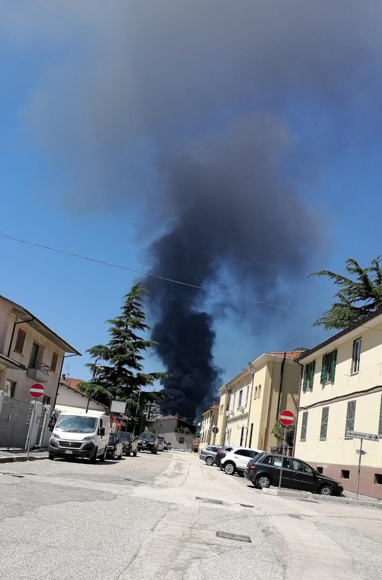 |Impianto rifiuti di San Vincenzo Valle Roveto in fiamme