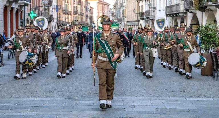 Le penne nere d’Abruzzo si radunano ad Avezzano: il 19 Luglio si esibirà per la prima volta in piazza Risorgimento la Fanfara della Brigata Alpina "Taurinense" 