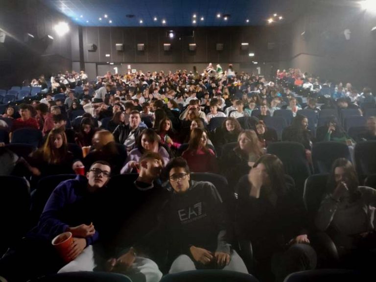 Gli studenti del Vitruvio al cinema: il film "Dante" di Pupi Avati suscita riflessioni e dibattito