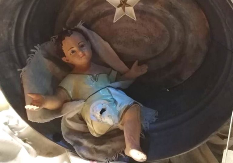 Danneggiato il Gesù Bambino del presepe nel fontanile di Corona di Massa d'Albe