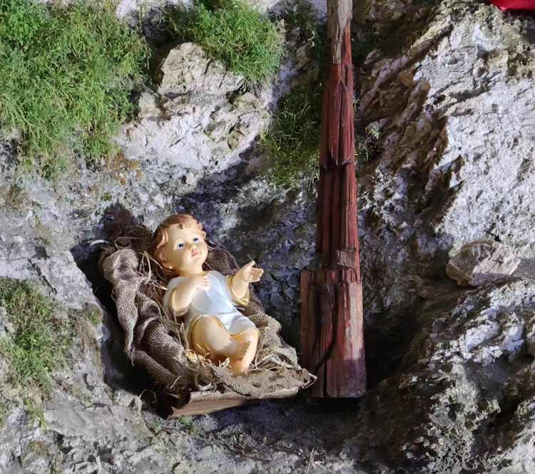 Gesù bambino nella Grotta di San Benedetto sul Monte Velino