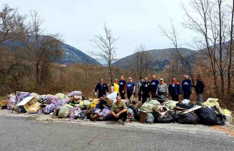 Decine di sacchi di rifiuti raccolti nel corso della Giornata ecologica organizzata tra Canistro e Capistrello