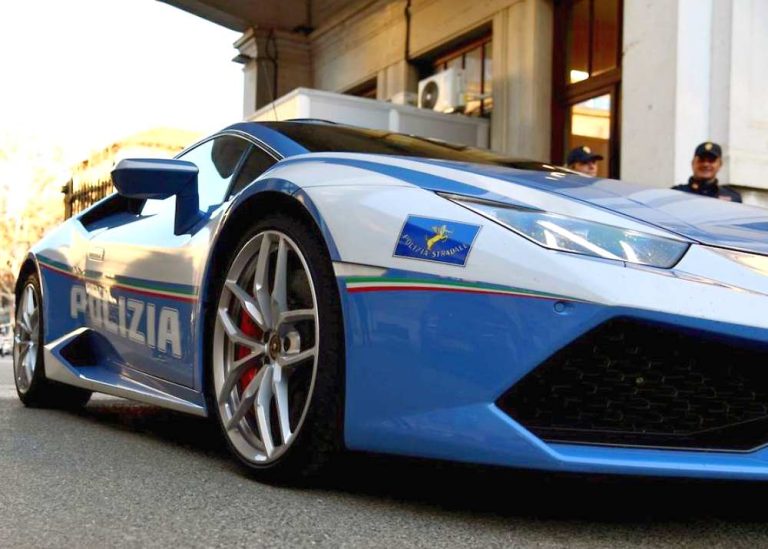 Da L'Aquila a Torino in Lamborghini: la Polizia Stradale salva la vita di un uomo in attesa del trapianto di rene