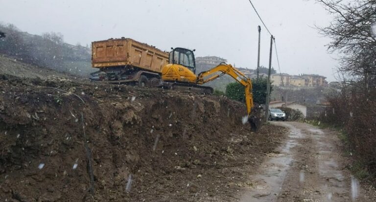 Partiti i lavori di sistemazione di via San Benedetto a Castellafiume