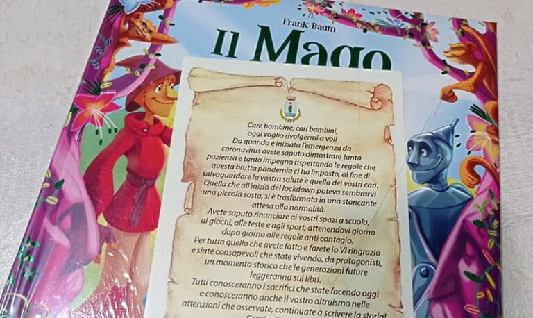 Per la Befana i bambini di Trasacco ricevono un libro in regalo dal Sindaco Lobene