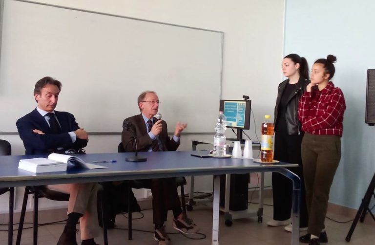 Al Liceo Scientifico Vitruvio la presentazione del libro "Avezzano. Storia della città moderna"||||