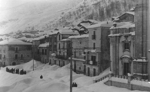 La grande nevicata del 1956 a Luco dei Marsi in alcuni bellissimi scatti d'epoca||||||