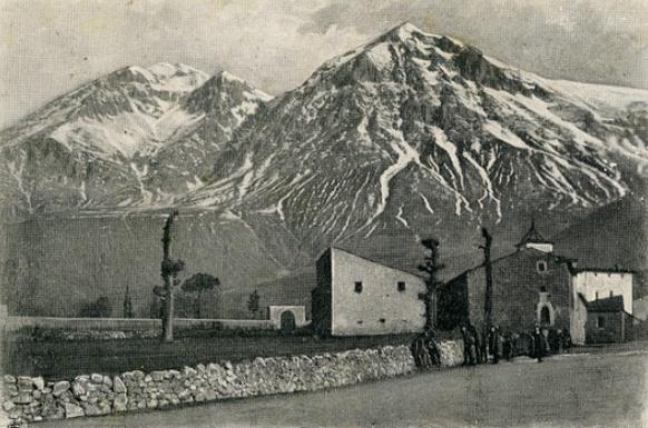 Monte Velino visto dall'ingresso di Massa d'Albe in una cartolina dei primi del Novecento|