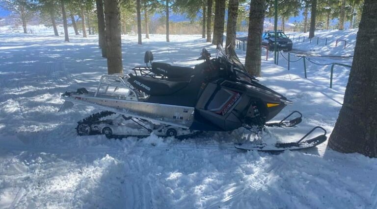 Si divertivano sulla neve in motoslitta nel Parco Nazionale