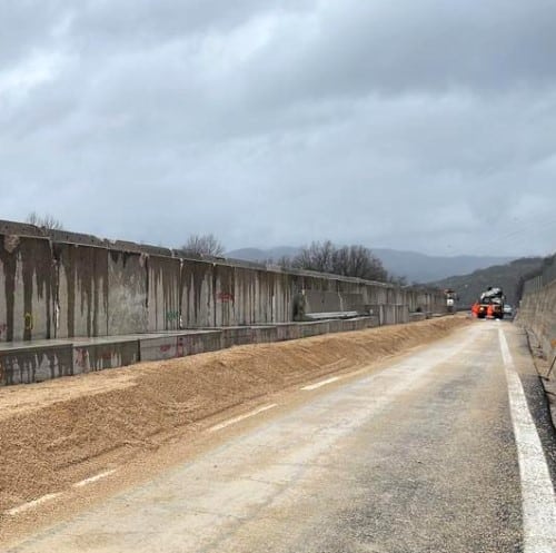 Frana in A24: costruito in tempo record un muro di protezione che ha permesso la riapertura dell'autostrada verso Roma