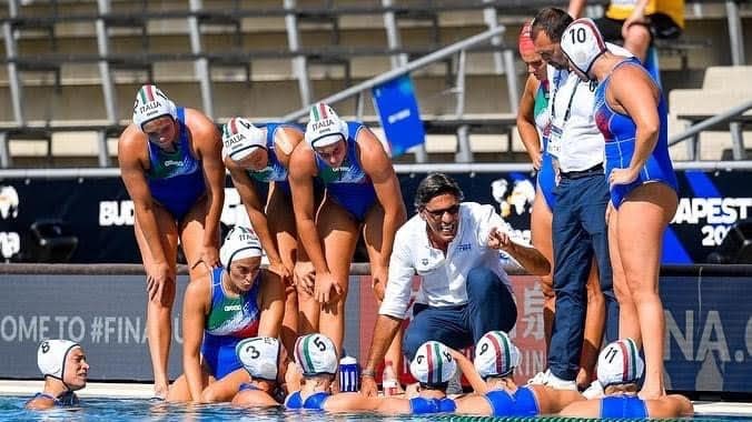 Le atlete della nazionale femminile di pallanuoto ospiti di Centro Italia Nuoto presso l'impianto comunale di Avezzano||