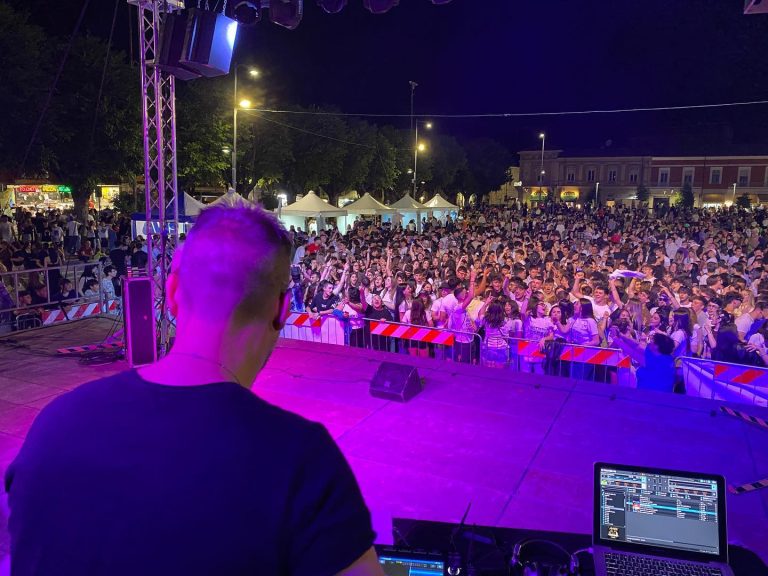 Notte prima degli esami in piazza Risorgimento ad Avezzano tra musica